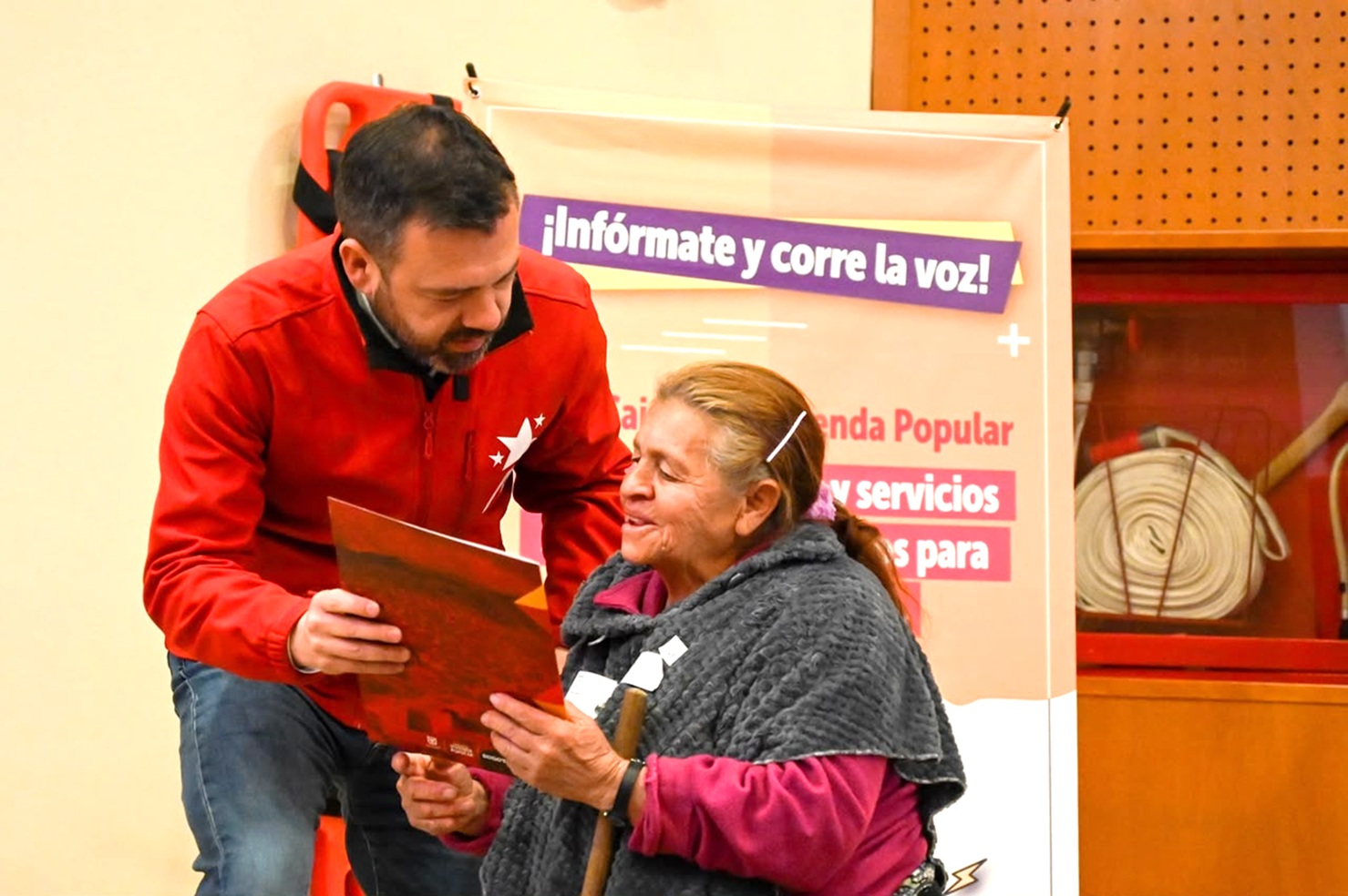 Alcalde Carlos Fernando Galán entregó 150 títulos de vivienda