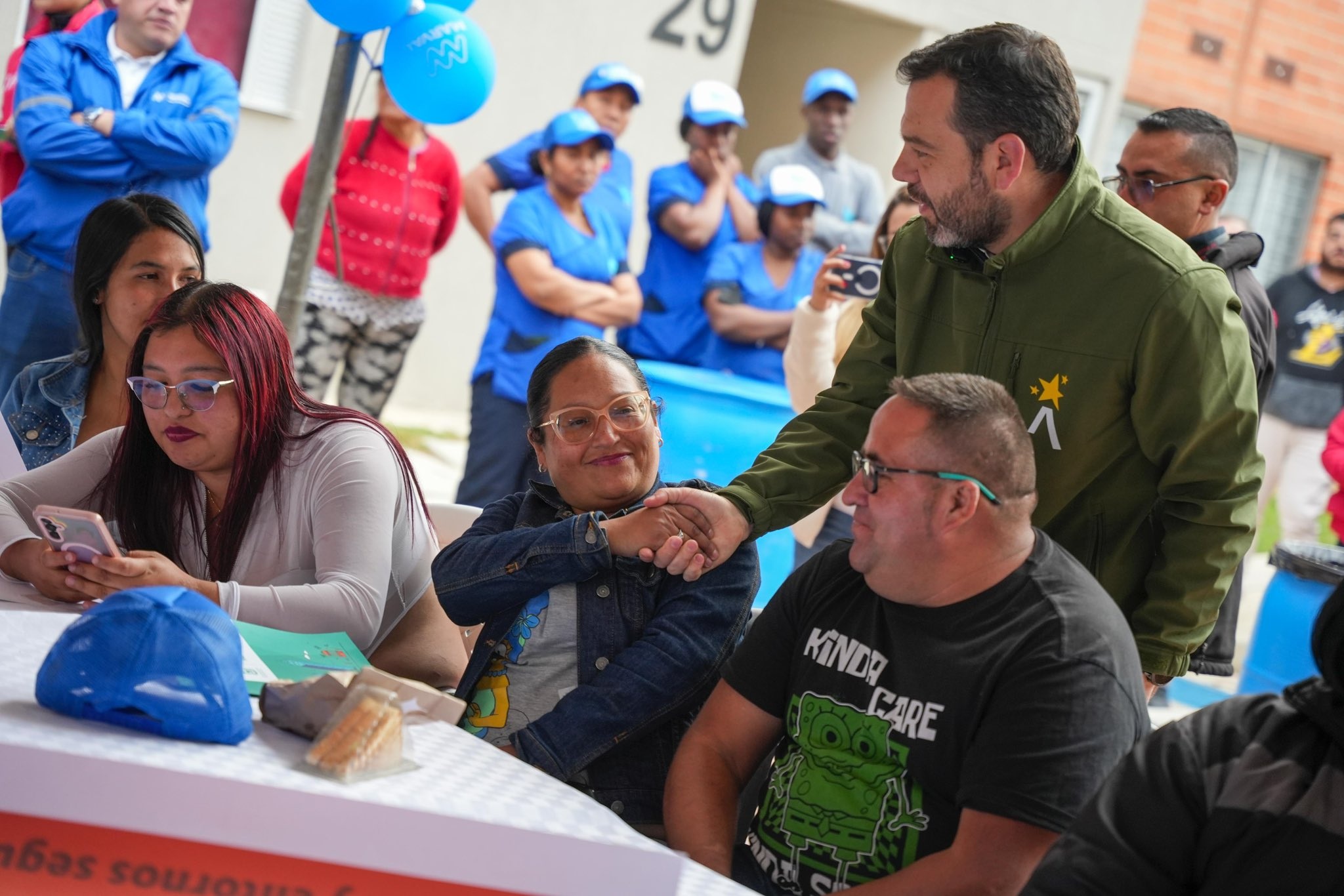 Alcalde Carlos Galán entregó hogares a 30 familias gracias al programa ViviendaSegura de la CVP foto 2