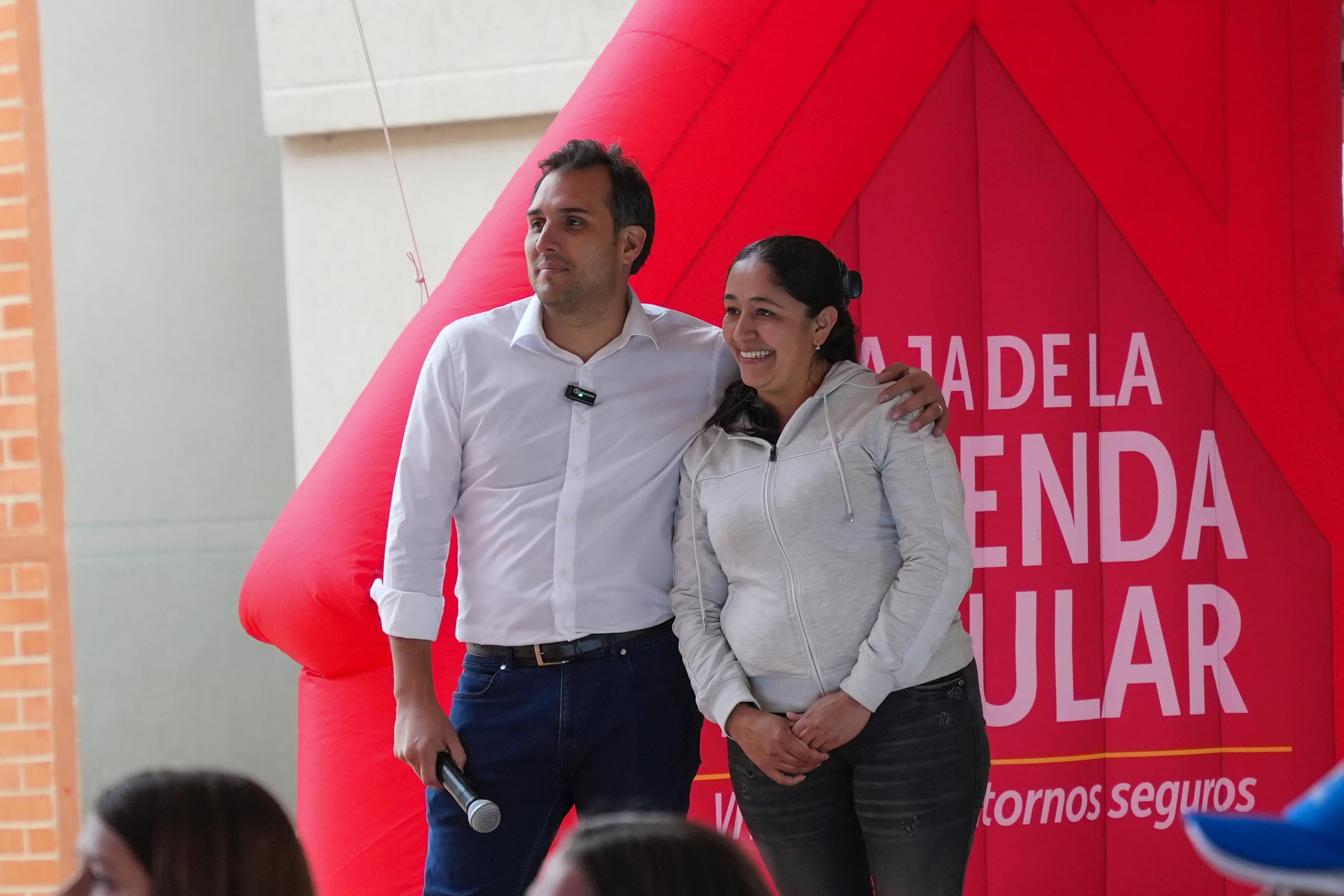 Alcaldía entregó hogares a 30 familias gracias al programa ViviendaSegura de la CVP