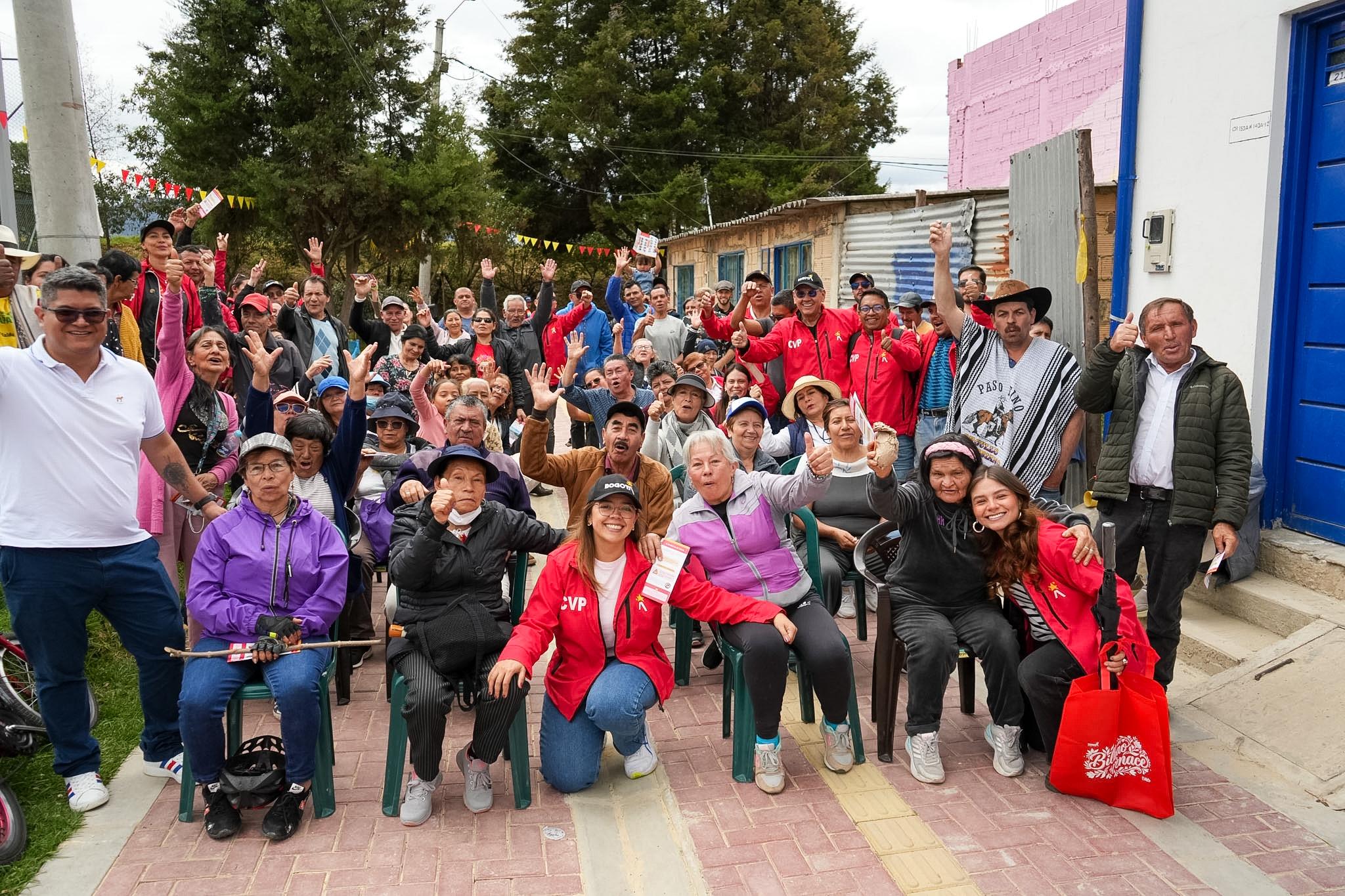 La Jornada de Participación fue un encuentro para celebrar junto a la comunidad de Bilbao las transformaciones que hoy hacen parte del barrio: 11 segmentos viales y 2.736 m² de espacio público mejorado. Pero, sobre todo, fue una oportunidad para reconocer lo que hemos construido juntos y renovar los compromisos para seguir cuidando y transformando el territorio.