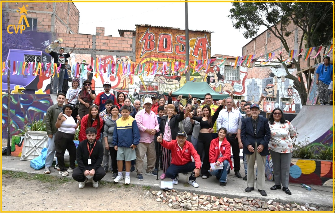 Foto: Habitantes del barrio La Concepción, en la localidad de Bosa. La comunidad se reunió en el Gran Bazar en La Mini del Pueblo.