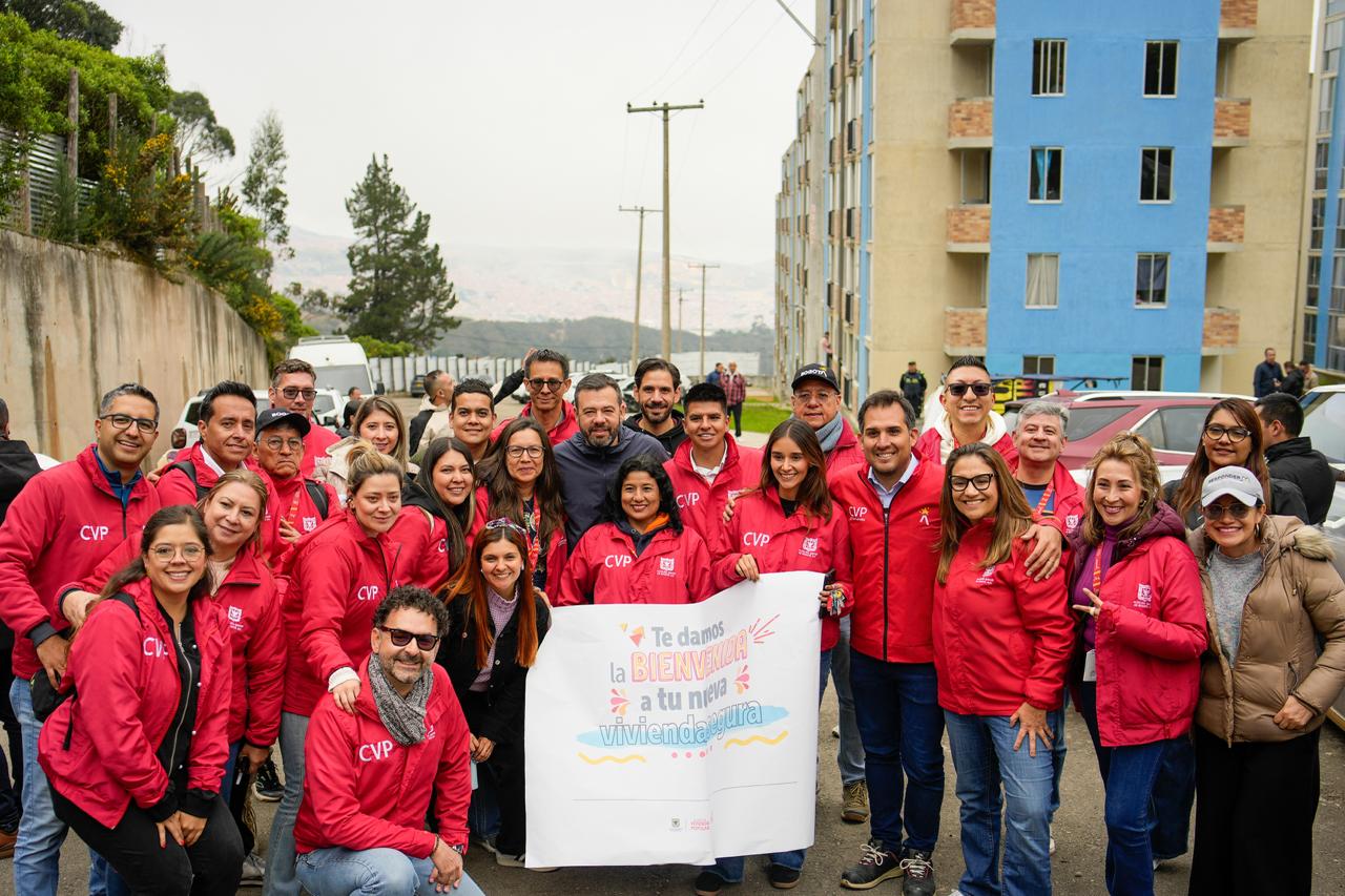 El Alcalde Mayor de Bogotá lideró la entrega de nuevas viviendas en Arboleda Santa Teresita en San Cristóbaljpeg