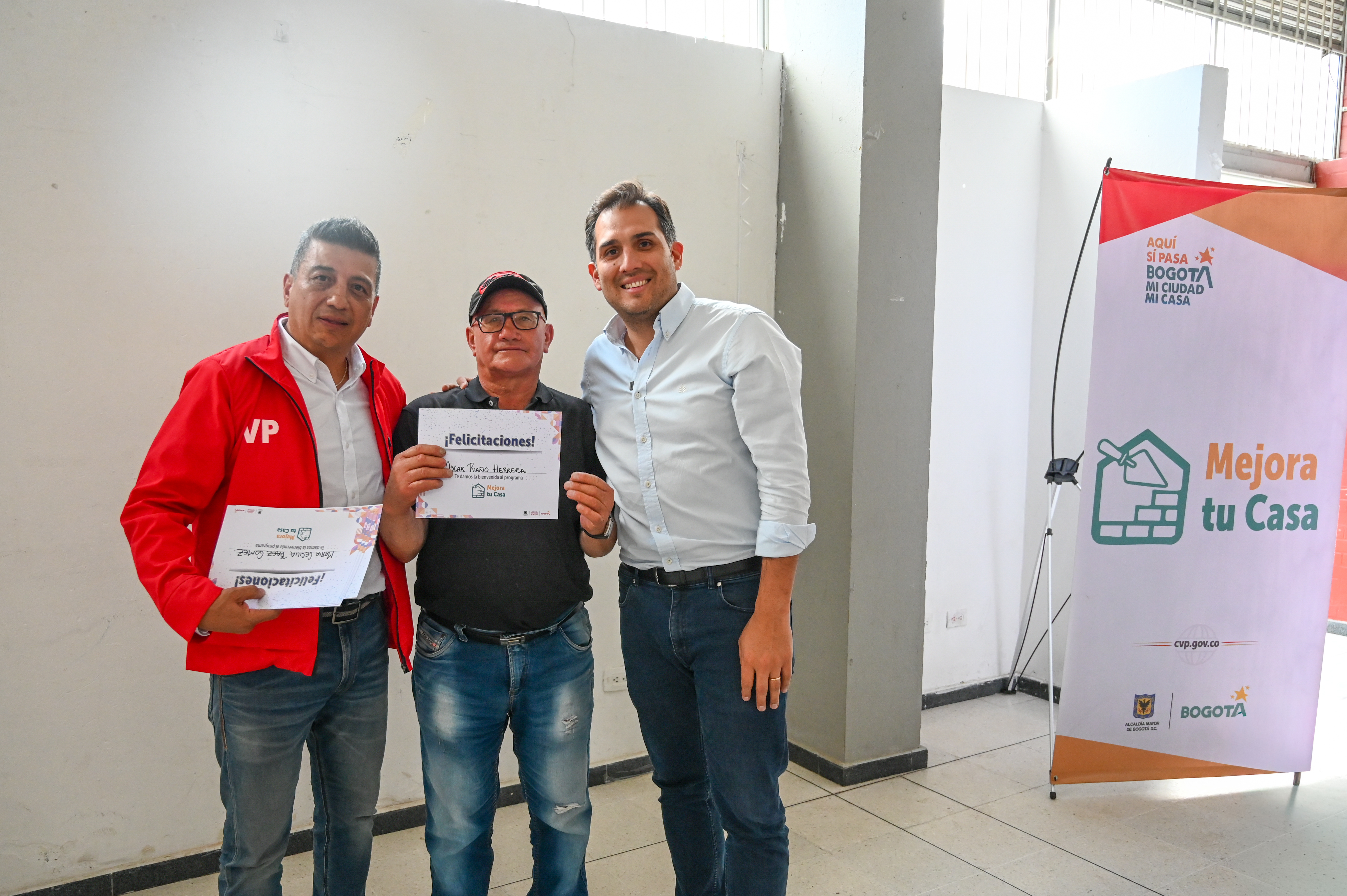 Entrega de credenciales de viviendas mejoradas en Suba