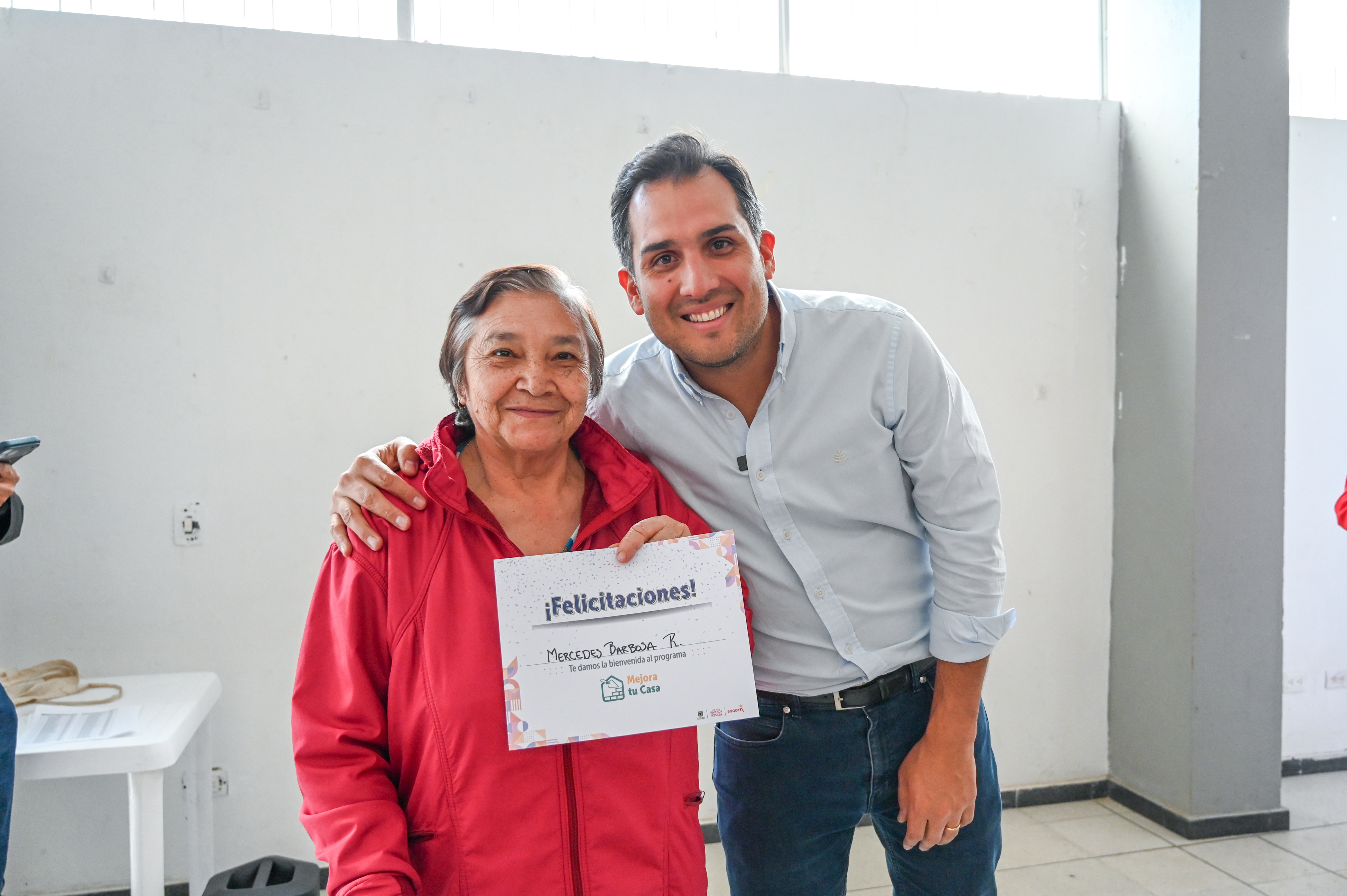 Entrega de credenciales de viviendas mejoradas en Suba 2