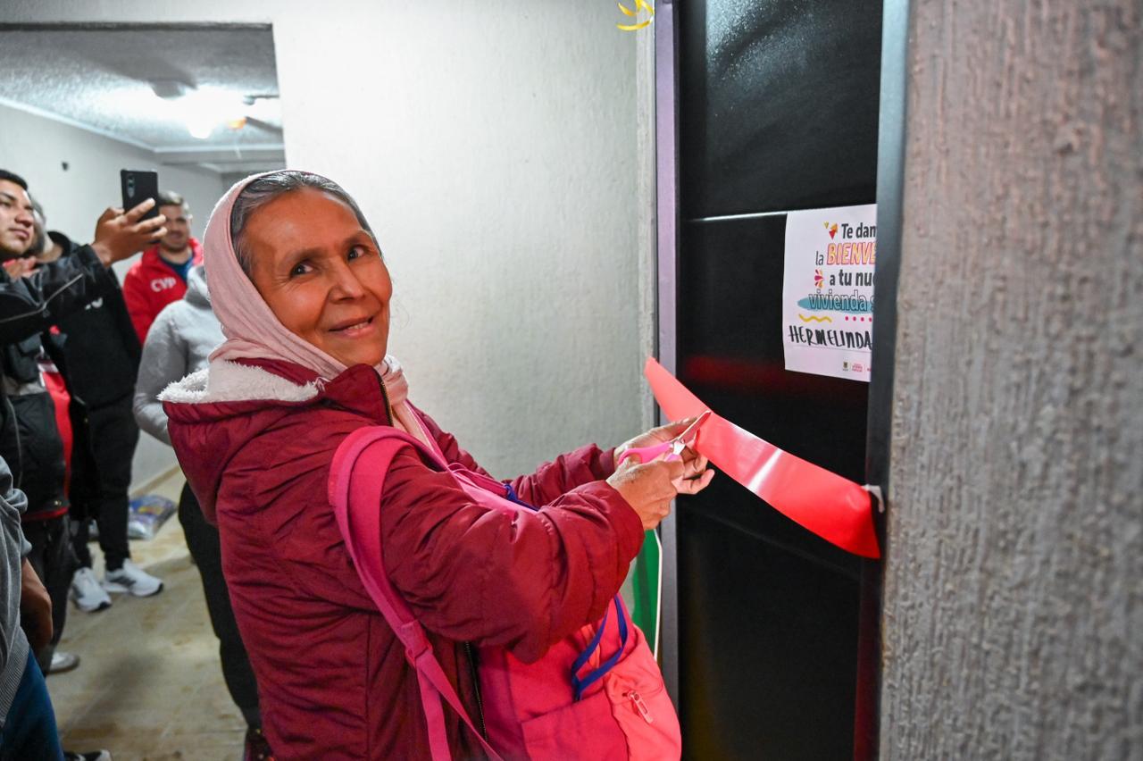 Entregas REAS Nuevos hogares nuevos comienzos para las familias en Bogotá 6