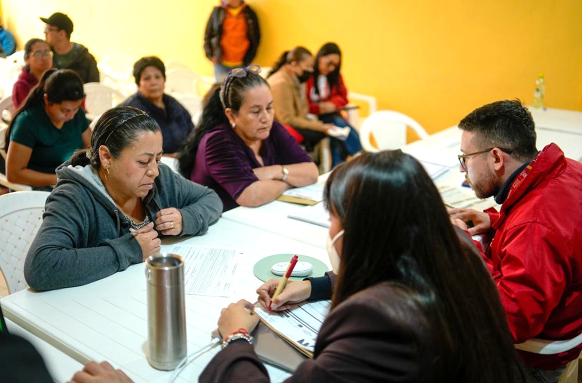 Miles de familias ya dieron el primer paso, La convocatoria ya avanza en varias localidades de Bogotá. Hasta el momento, 86G personas se han postulado en Suba, 840 en Bosa y 4G5 en Santa Fe, reflejando el interés de las comunidades por acceder a este programa.