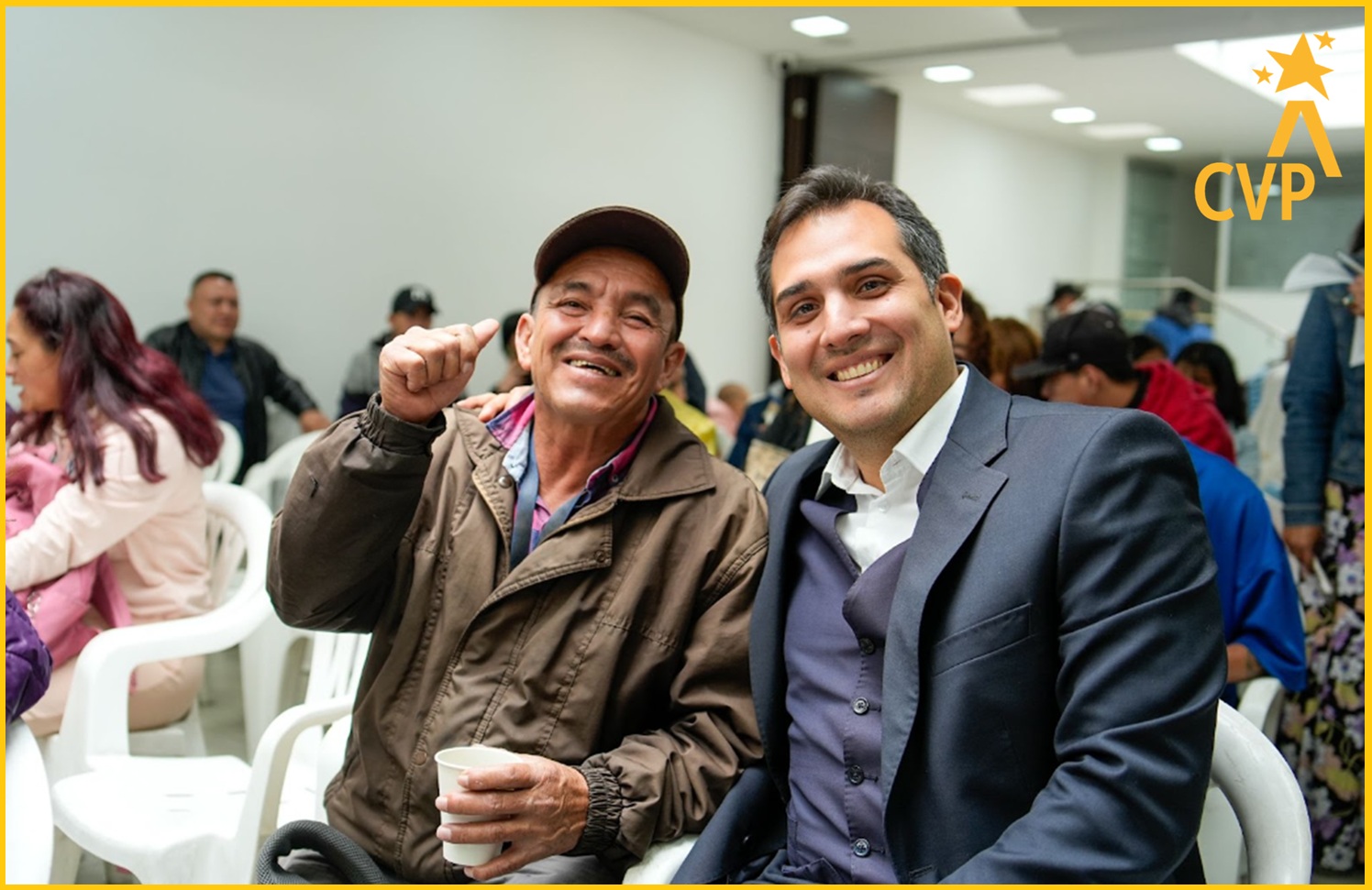 Firma de escrituras asegura vivienda digna para familias del sector de Paraíso Illimaní y Bella Flor 2025 foto 2
