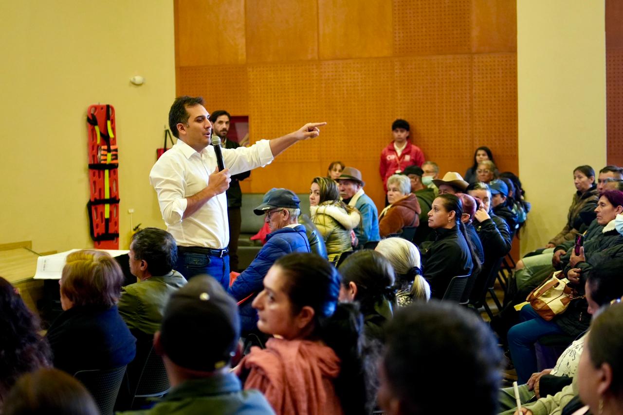 Juan Carlos Fernandez en jornada de socialización procesos de titulación en Ciudad Bolívar 2026