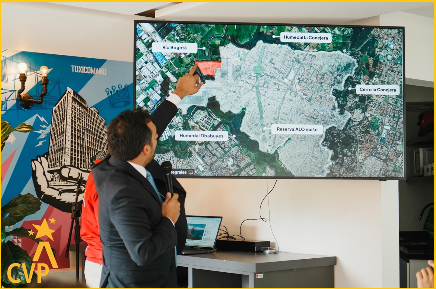 Juan Carlos Fernandez explica programa de mejoramiento de vivienda con reúso de aguas lluvias en Bogotá