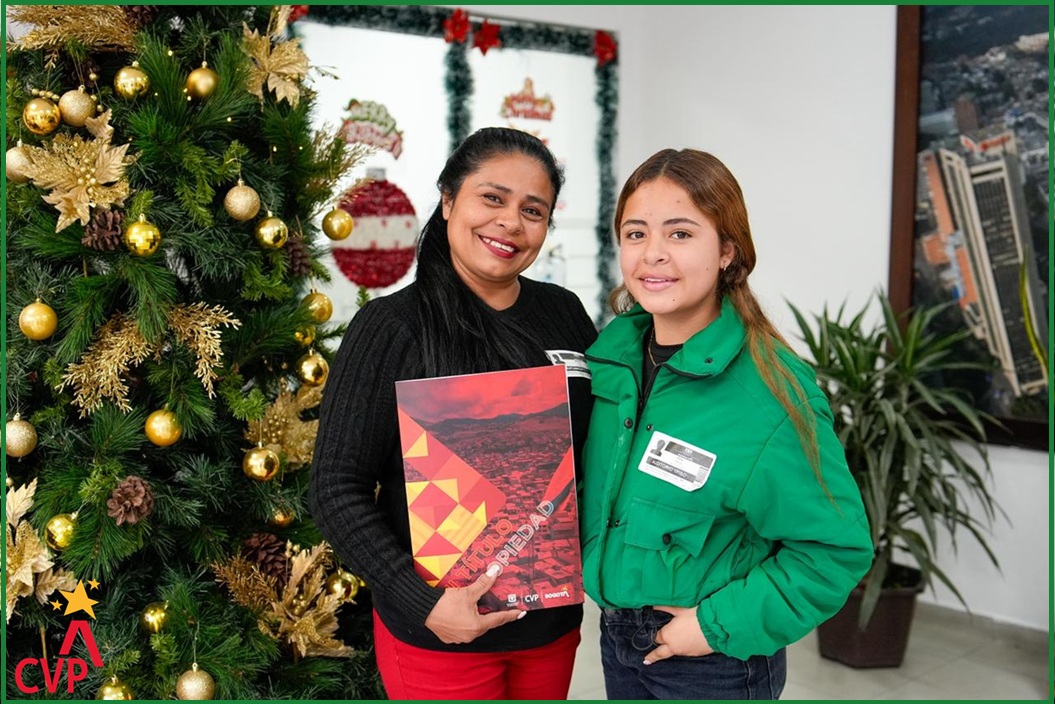 Más de 100 familias reciben su título de propiedad y dan paso definitivo hacia la seguridad de su hogar foto 2