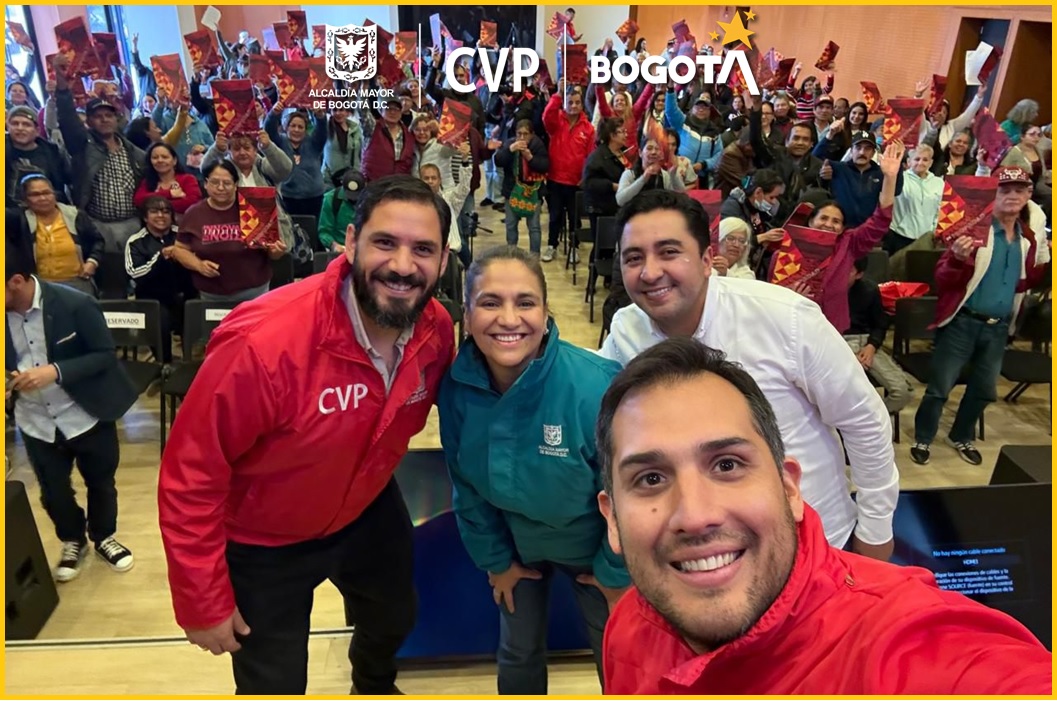 El pasado 30 de noviembre, la Caja de la Vivienda Popular (CVP) reafirmó su compromiso con la formalización de predios y la consolidación del derecho a una vivienda digna, mediante la entrega de 110 títulos de propiedad, lo que beneficia directamente a 250 hogares y a aproximadamente 750 personas.