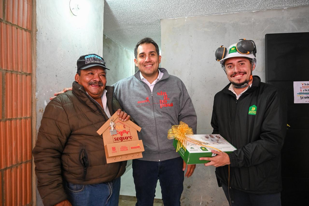 Estas entregas fueron posibles gracias al trabajo articulado entre el sector público y privado, en alianza con Constructora Bolívar, Marval y Cusezar, sumando esfuerzos para seguir acercando soluciones habitacionales de calidad a quienes más lo necesitan.