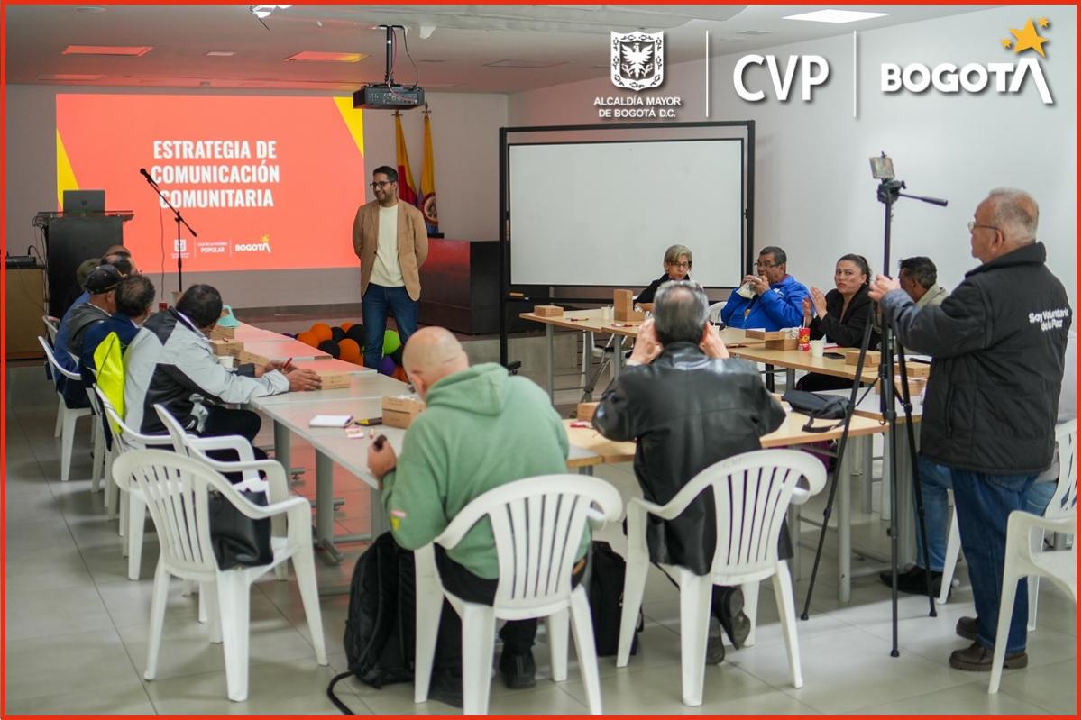 Con el propósito de fomentar la transparencia, fortalecer los canales de comunicación y promover una comprensión más profunda de sus objetivos y acciones, la Caja de la Vivienda Popular (CVP) llevó a cabo un espacio de diálogo con periodistas locales y comunitarios de la capital.