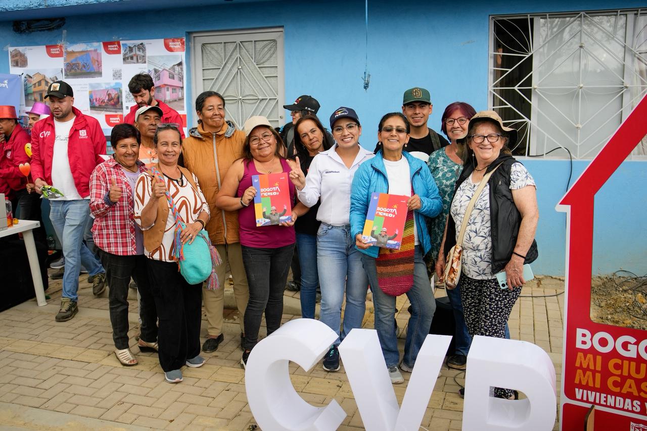 La intervención integral que se desarrolla en el barrio Bilbao, liderada por la CVP, incluye mejoramiento de vías, recuperación de espacios como el Parque de la Virgen, intervención de fachadas, a través del programa ´Bogotá A Color´ junto a la Fundación Pintuco, y acciones de reverdecimiento en el entorno del río Bogotá.