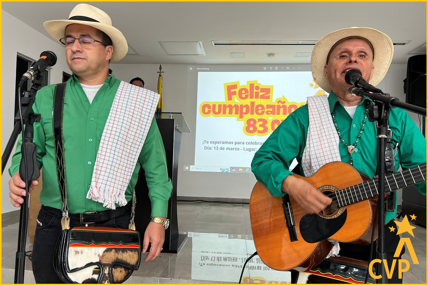 Trovadores durante la celebracion de 83 años de existencia de Caja de la Vivienda Popular