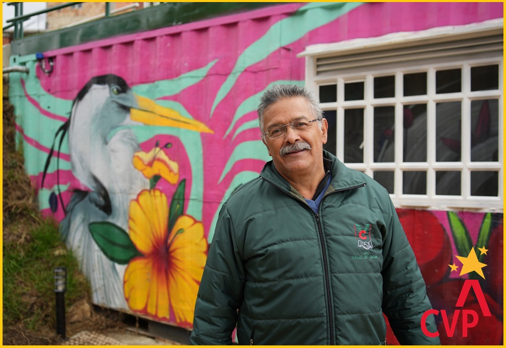 Visitamos Valles de Cafam en la localidad de Usme, y recopilamos el cuento del barrio. Allí, Luis Hernán Sánchez, vecino y residente del sector, compartió la historia de su comunidad. Con una frase que refleja el espíritu de unidad —
