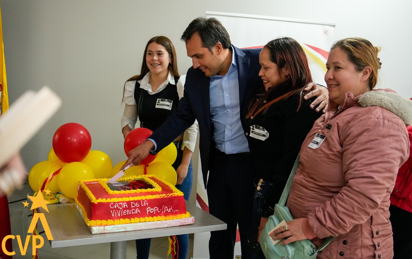 Veinte familias firman escrituras en el barrio La Alegría de Bosa 2025